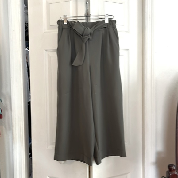 Lululemon green wide leg cropped dress pants - Picture 1 of 7